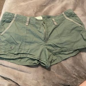 Cargo green shorts